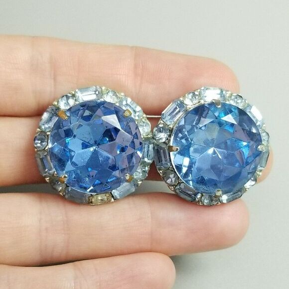 Vintage Large Round Blue Glass Rhinestone Clip On Earrings, Prong Set Halo Retro - Picture 8 of 8